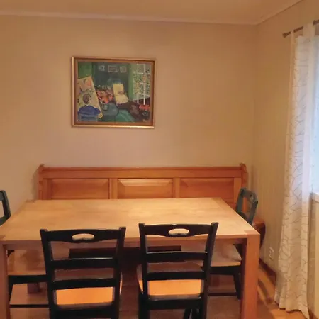 3 Bedroom Cozy In Эйдфьорд