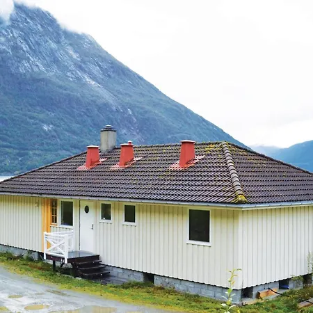 3 Bedroom Cozy In Дом отдыха *