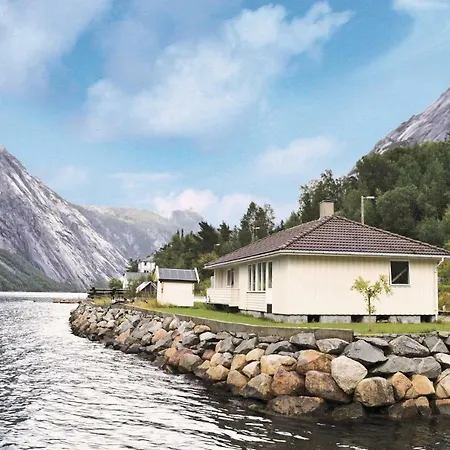 Lovely Home In Eidfjord With Wifi בית נופש *